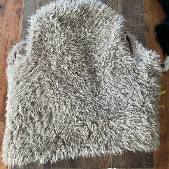 Vest - Picture 3 of 3